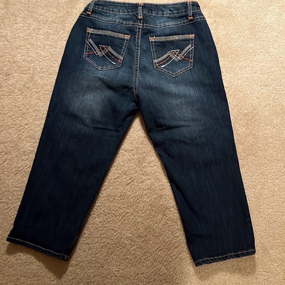 Cato distressed dark blue denim capris size 8 - Picture 5 of 7